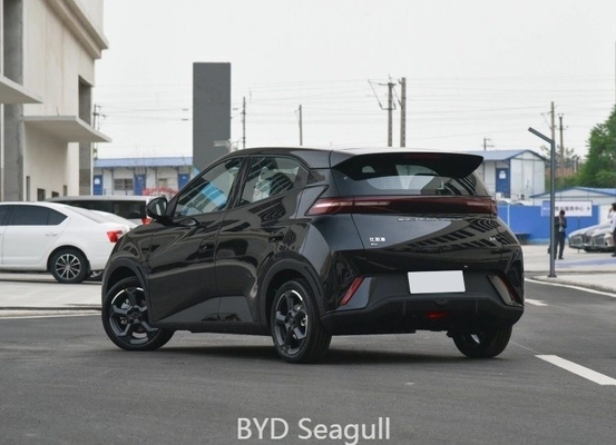 330кВт Максимальная емкость батареи Byd Seagull EV Автомобиль в черно-белом цвете с дальностью 405 км