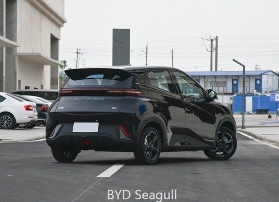 330кВт Максимальная емкость батареи Byd Seagull EV Автомобиль в черно-белом цвете с дальностью 405 км