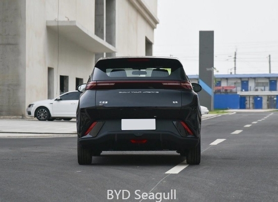 330кВт Максимальная емкость батареи Byd Seagull EV Автомобиль в черно-белом цвете с дальностью 405 км