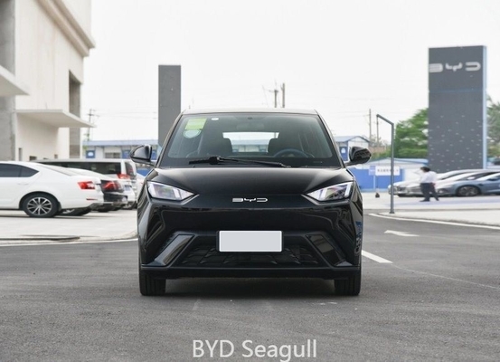 330кВт Максимальная емкость батареи Byd Seagull EV Автомобиль в черно-белом цвете с дальностью 405 км