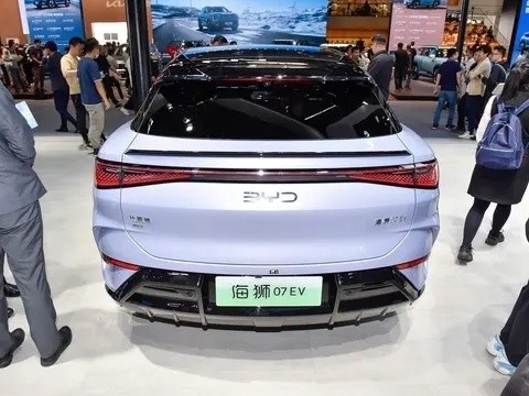 Левое рулевое управление 2024 Byd Sea Lion 07EV с электрическим радиусом действия 610 км и 235/50 R19