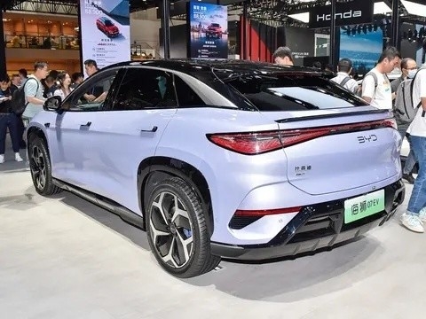Byd Sea Lion 07 EV 2024 610 км 550 км Дальняя дальность 225 км/ч Высокая скорость FWD компактный внедорожник с двумя двигателями