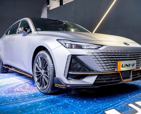 Изменить UNI-V 2.0 T 4 Wd Авто бензиновое транспортное средство Газовый автомобиль EV Автомобиль по спецификации шины 330kw