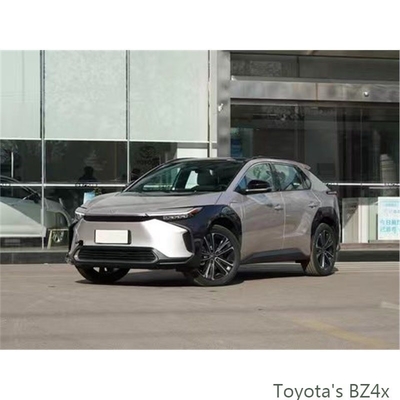 Электромобили Toyota Bz4X 2WD с емкостью батареи 66,7 кВтч и максимальной скоростью 160 км/ч.