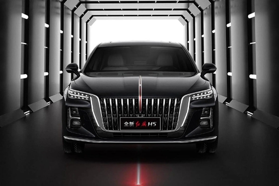 Самый продаваемый роскошный автомобиль Hongqi H5 с конфигурацией двигателя 2.0L Ot и автоматической коробкой передач