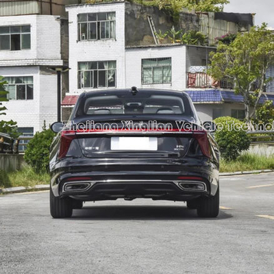 Автомобиль на бензиновом топливе FAW Hongqi H5 с закрытым типом кузова и белым внешним цветом