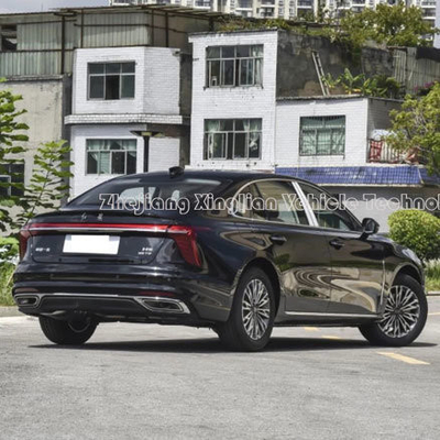 Автомобиль на бензиновом топливе FAW Hongqi H5 с закрытым типом кузова и белым внешним цветом