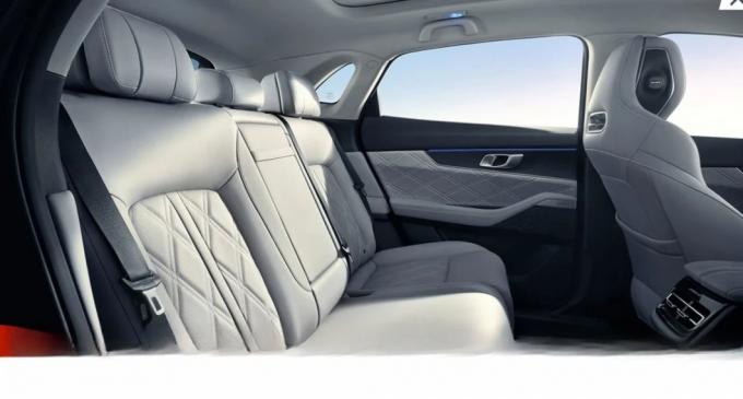 Hot Sale New Energy Chinese Auto New Chang′an Uni-V Intelligent Electric Idd 5 Seaters Electric Vehiles