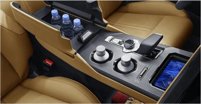 Hot Sale New Energy Chinese Auto New Chang′an Uni-V Intelligent Electric Idd 5 Seaters Electric Vehiles