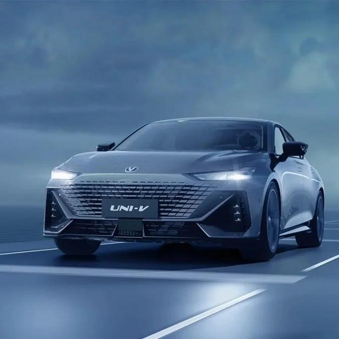 Auto New Chang′an Uni-V Intelligent Electric Idd 5 Seaters Electric Vehiles