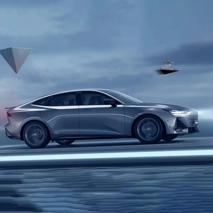 Auto New Chang′an Uni-V Intelligent Electric Idd 5 Seaters Electric Vehiles