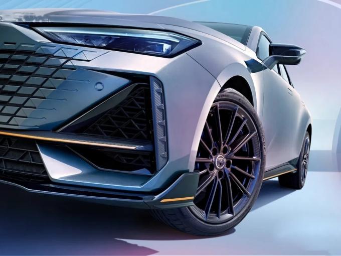 Auto  Chang′an Uni-V Intelligent Electric Idd 5 Seaters Electric Vehiles