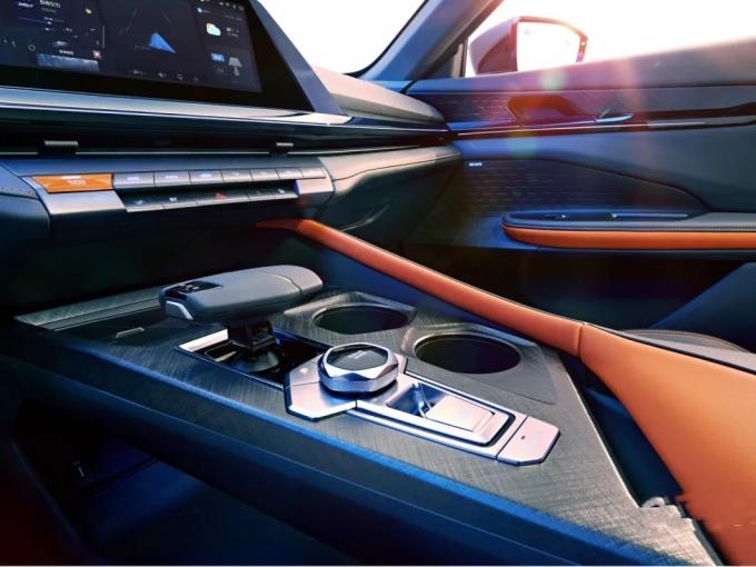 Auto  Chang′an Uni-V Intelligent Electric Idd 5 Seaters Electric Vehiles